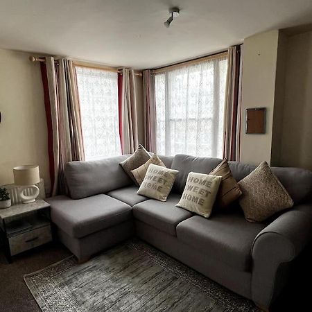 The Hideaway Holywell 1 Apartment Ngoại thất bức ảnh