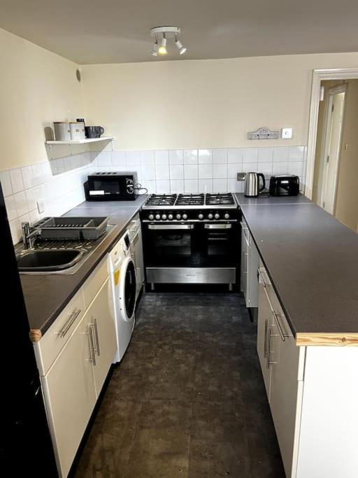 The Hideaway Holywell 1 Apartment Ngoại thất bức ảnh