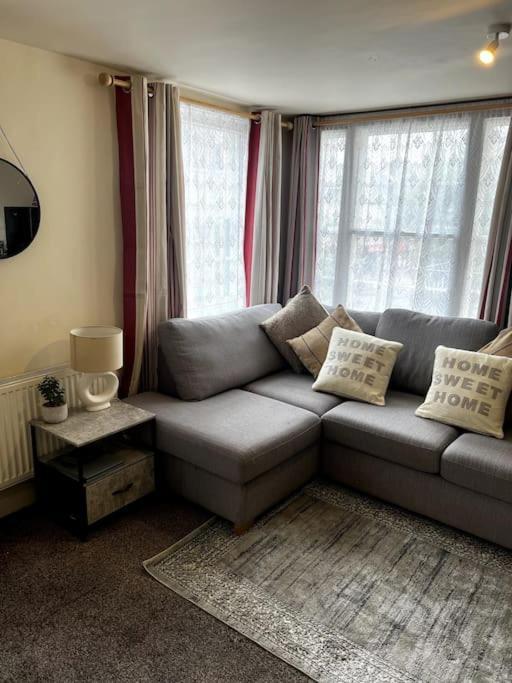 The Hideaway Holywell 1 Apartment Ngoại thất bức ảnh