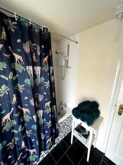 The Hideaway Holywell 1 Apartment Ngoại thất bức ảnh